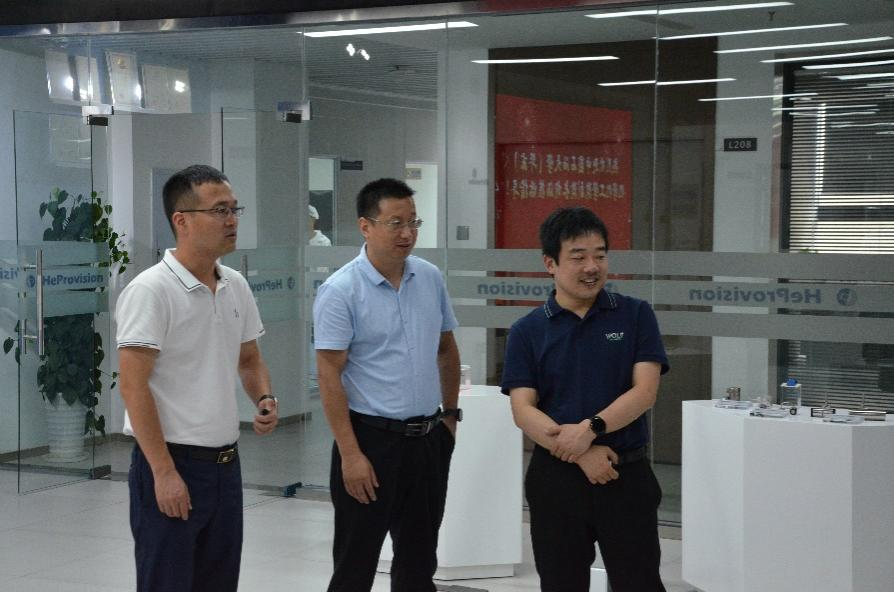 中國(guó)石油大學(xué)（華東）安徽校友會(huì)會(huì)長(zhǎng)陳衛(wèi)東、 化學(xué)化工學(xué)院副院長(zhǎng)胡涵一行赴航譜時(shí)代參觀